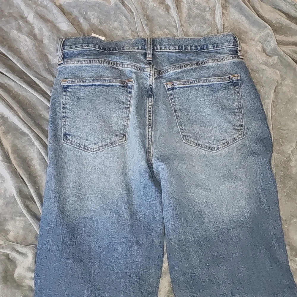 Old navy athletic taper jeans. - Picture 5 of 6